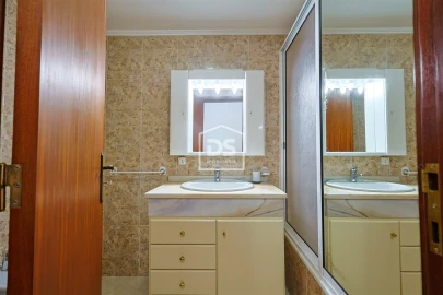 Apartamento T2 para Venda em Funchal (Se)
