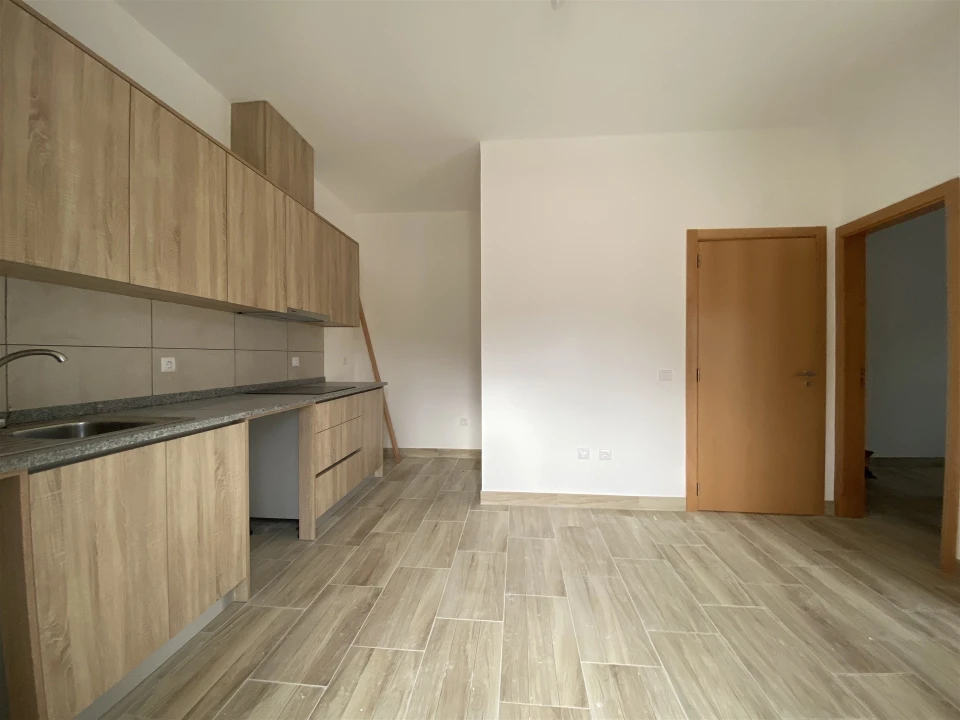 Moradia T2 para Venda em Alqueidão da Serra Foto 5