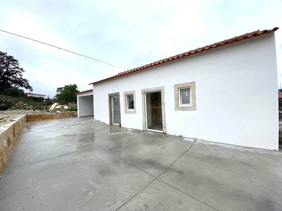 Moradia T2 para Venda em Alqueidão da Serra Foto 2