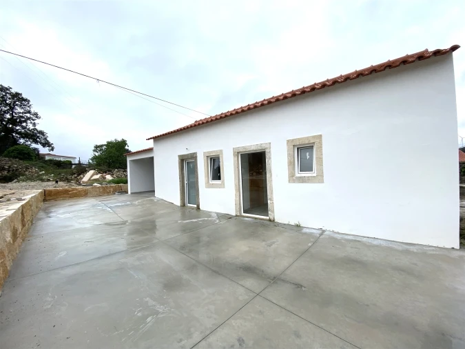 Moradia T2 para Venda em Alqueidão da Serra Foto 2