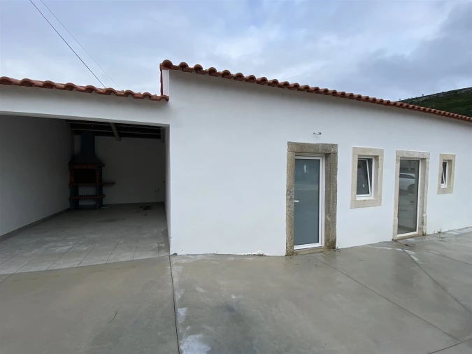 Moradia T2 para Venda em Alqueidão da Serra Foto 10