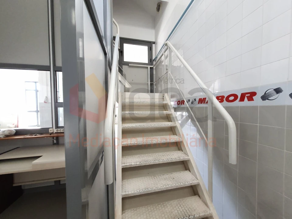 Loja para Arrendamento em Fernao Ferro Foto 6