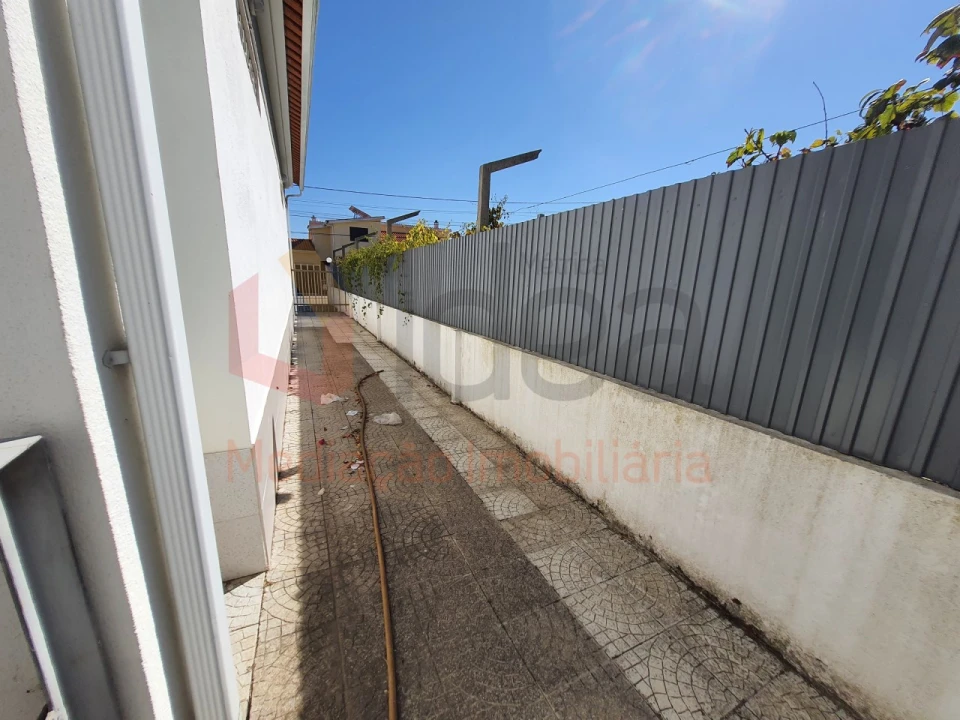 Loja para Arrendamento em Fernao Ferro Foto 17