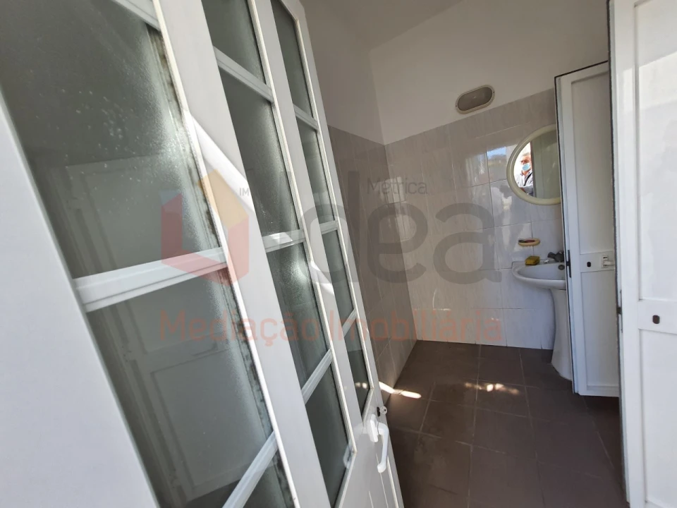 Loja para Arrendamento em Fernao Ferro Foto 19