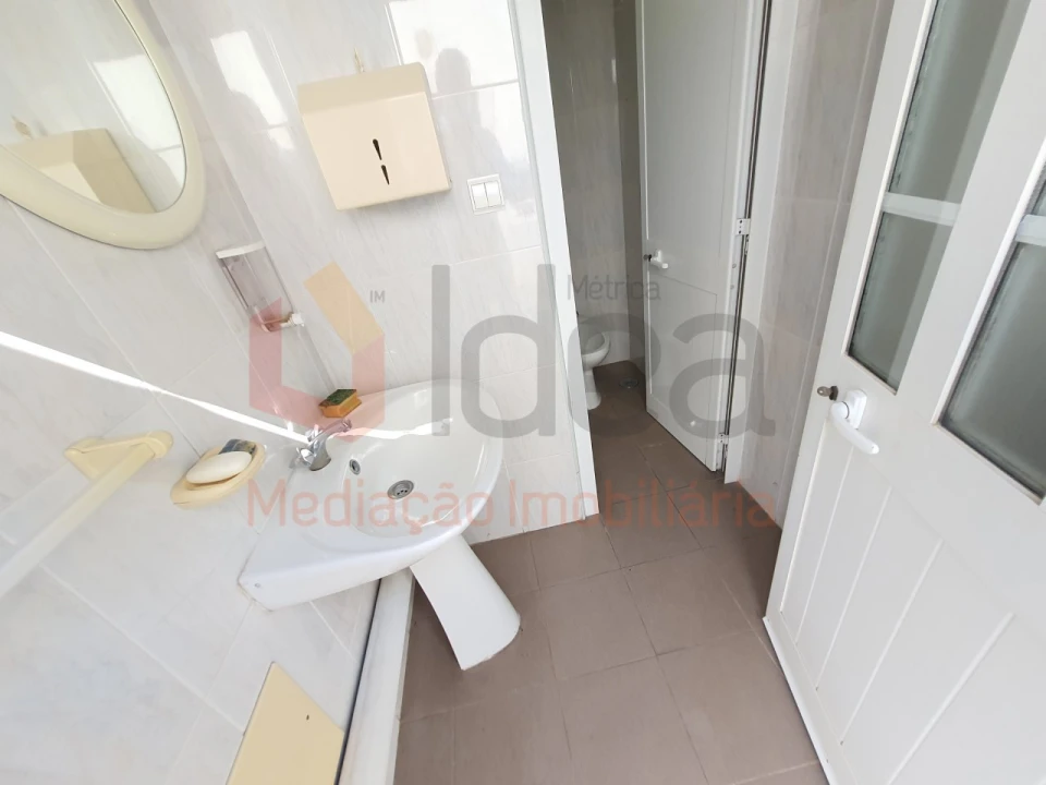 Loja para Arrendamento em Fernao Ferro Foto 24