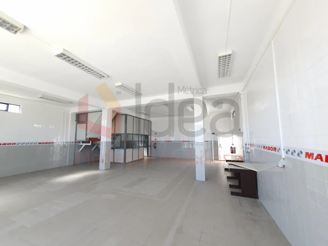 Loja para Arrendamento em Fernao Ferro Foto 4