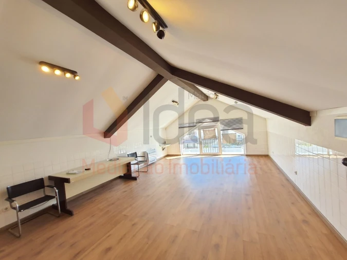 Loja para Arrendamento em Fernao Ferro Foto 1