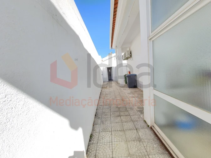 Loja para Arrendamento em Fernao Ferro Foto 14