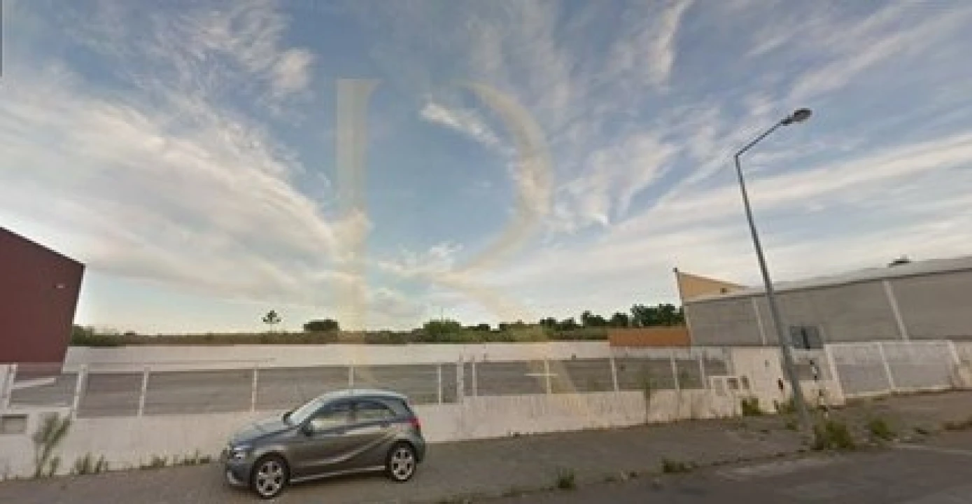 Terreno Comércio / Armazém para Venda em Seixal, Arrentela e Aldeia de Paio Pires Foto 1