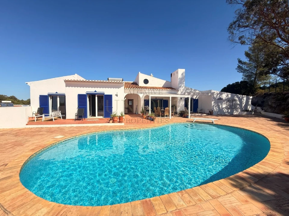 Moradia T4 para Venda em Bensafrim e Barão de São João Foto 2