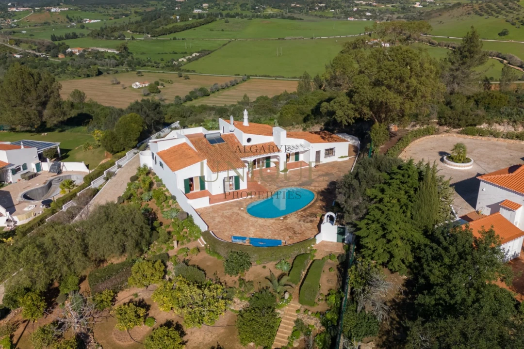 Moradia T4 para Venda em Bensafrim e Barão de São João Foto 1