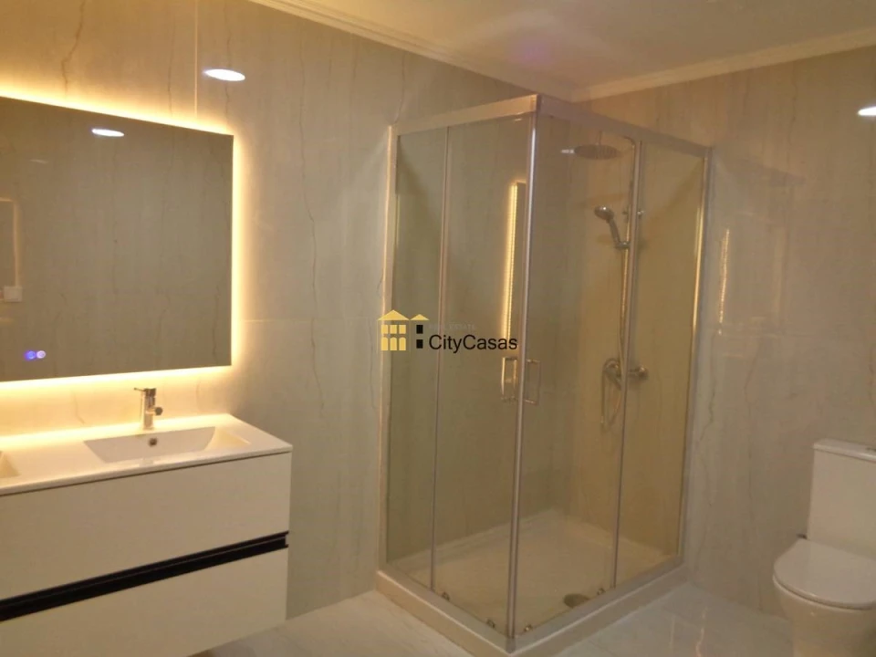 Moradia T5 para Venda em Campanhã Foto 23