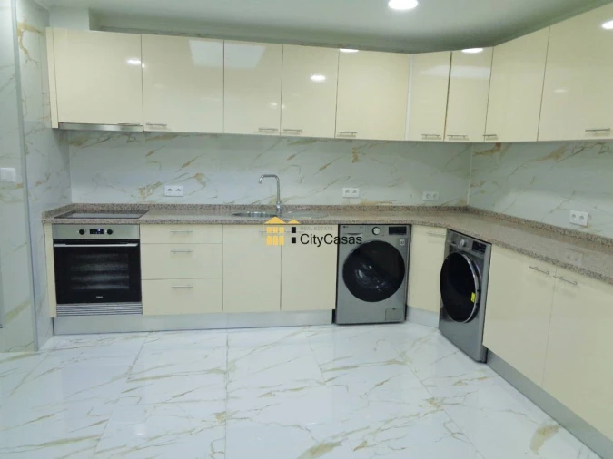 Moradia T5 para Venda em Campanhã Foto 2