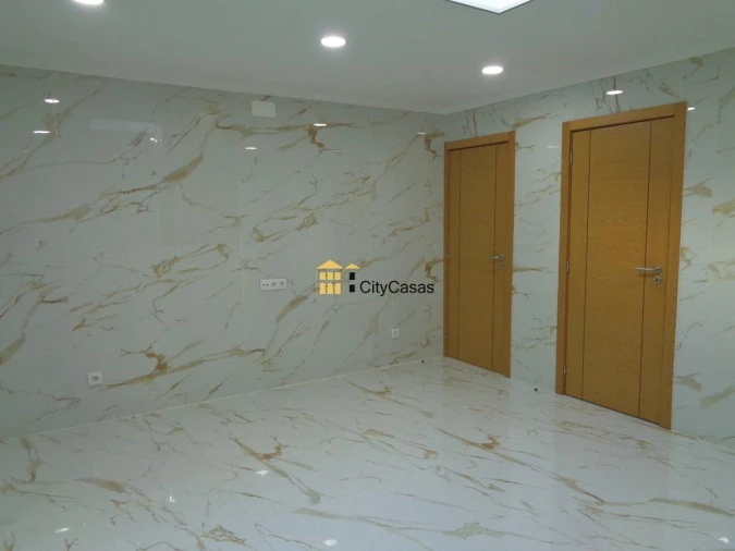 Moradia T5 para Venda em Campanhã Foto 6