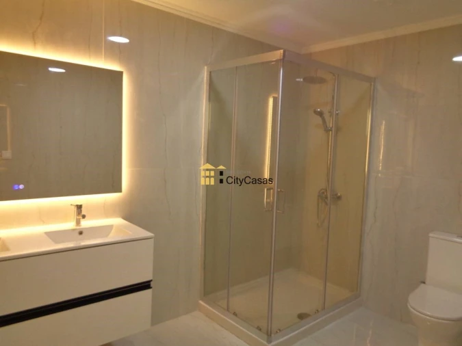 Moradia T5 para Venda em Campanhã Foto 23