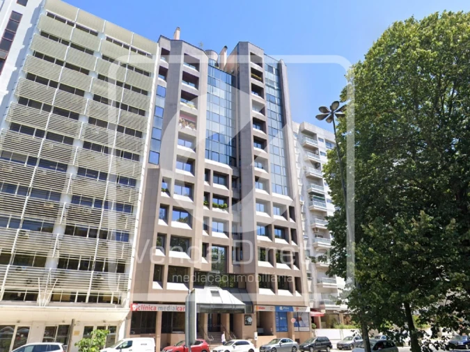 Loja para Venda em Alvalade Foto 1