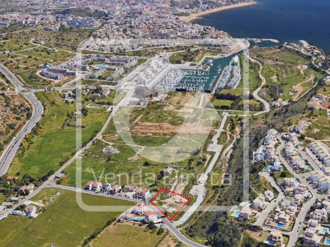 Terreno para Venda em Albufeira e Olhos de Água