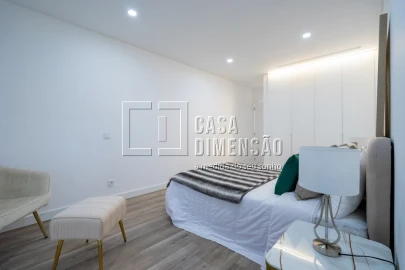 Moradia T4 para Venda em Charneca de Caparica e Sobreda