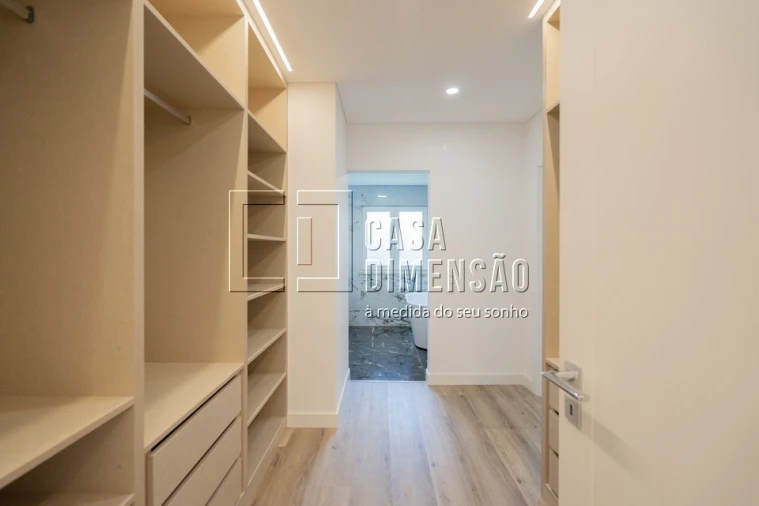 Moradia T4 para Venda em Charneca de Caparica e Sobreda Foto 24