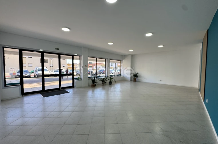 Negócio para Venda em Arcozelo Foto 1