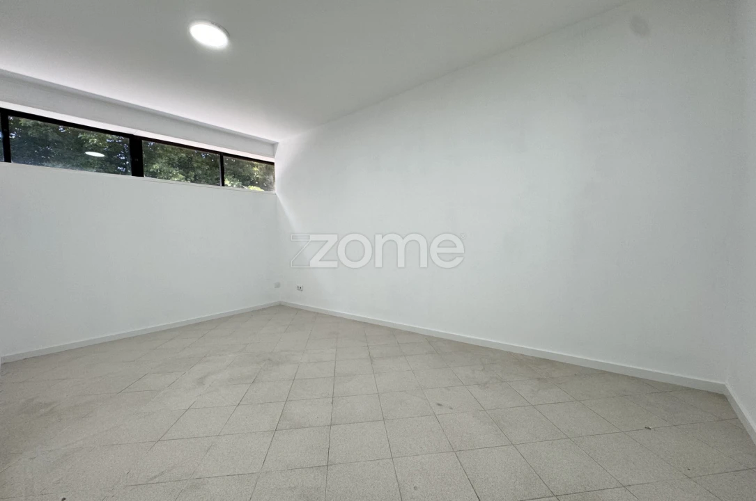 Negócio para Venda em Arcozelo Foto 7