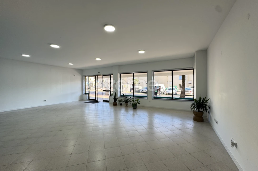 Negócio para Venda em Arcozelo Foto 8