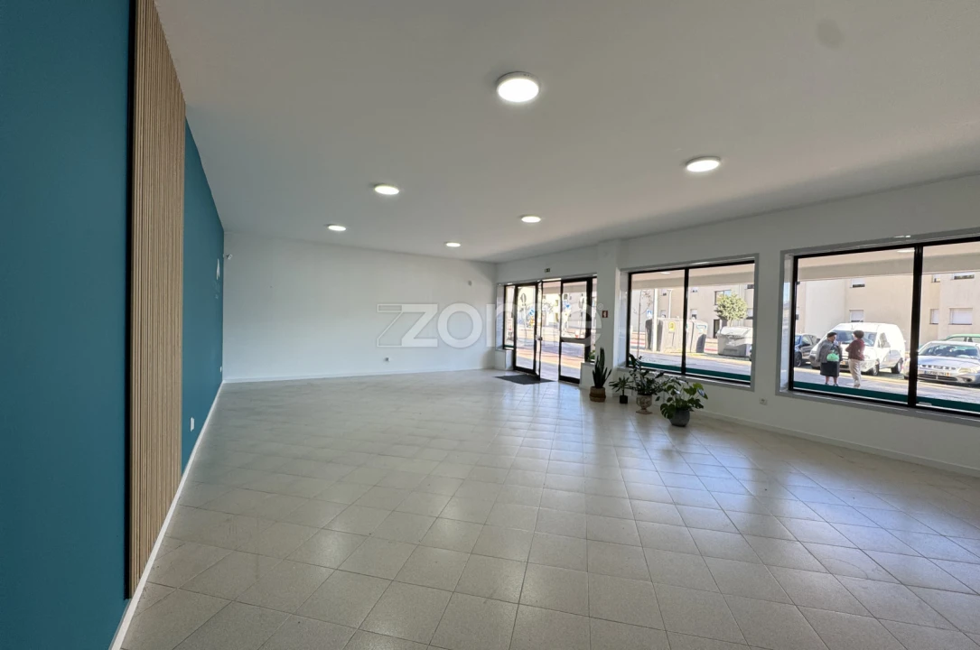 Negócio para Venda em Arcozelo Foto 3