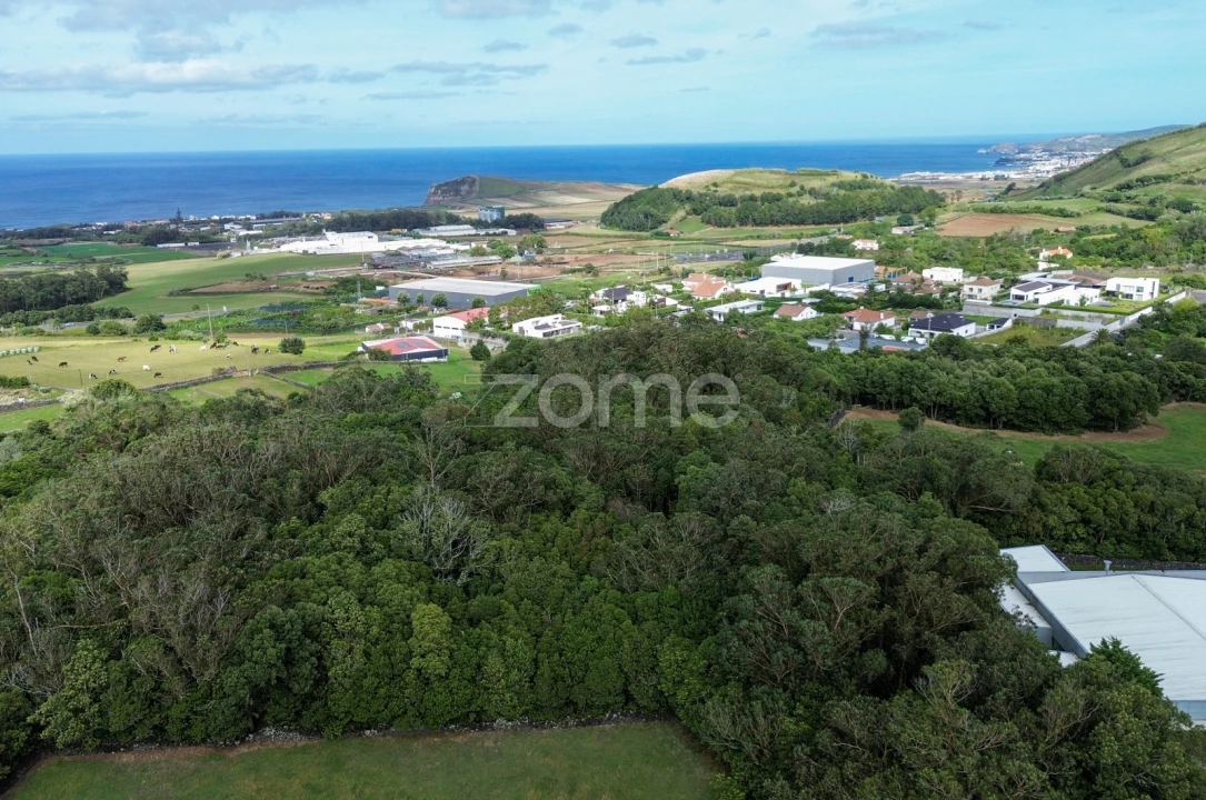 Terreno para Venda em Rabo de Peixe Foto 1