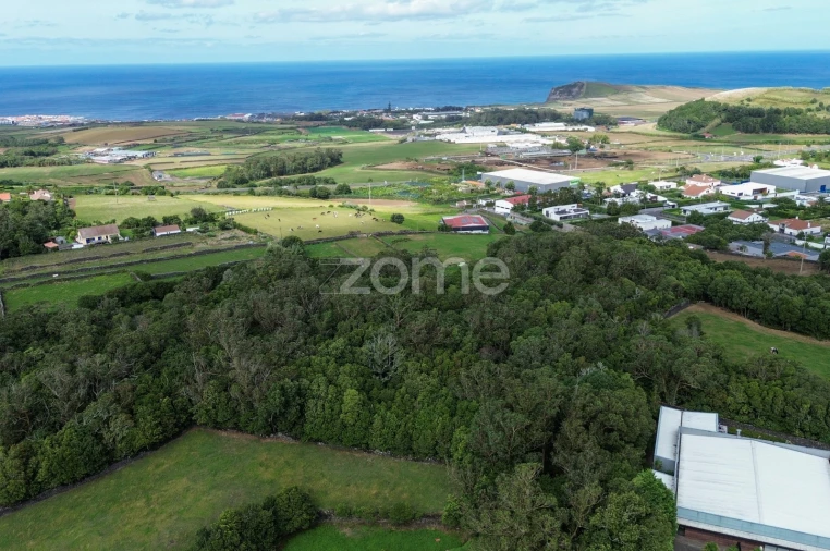 Terreno para Venda em Rabo de Peixe Foto 2