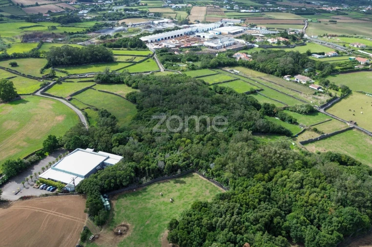 Terreno para Venda em Rabo de Peixe Foto 3