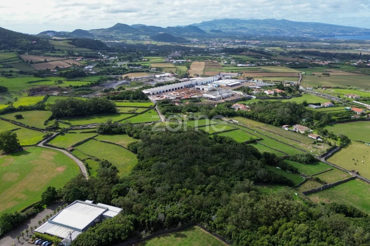 Terreno para Venda em Rabo de Peixe Foto 4