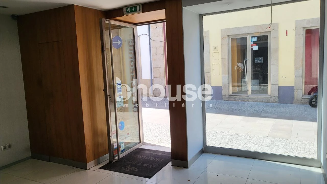 Negócio para Arrendamento em Santa Maria Maior Foto 7