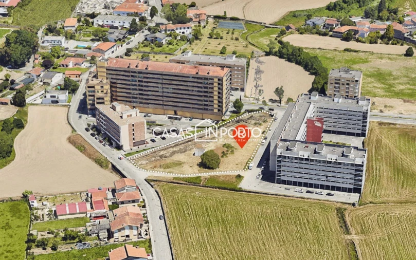 Terreno para Venda em Cidade da Maia Foto 2