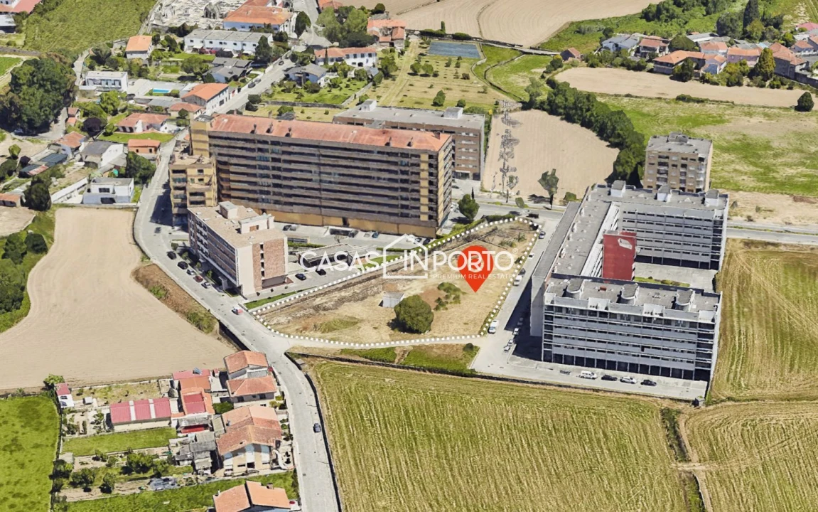 Terreno para Venda em Cidade da Maia Foto 2
