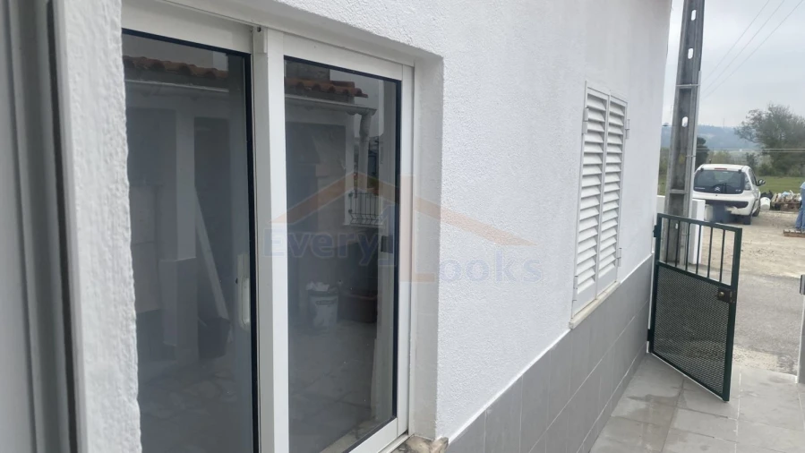 Moradia T1 para Venda em Santa Maria, São Pedro e Sobral da Lagoa Foto 22