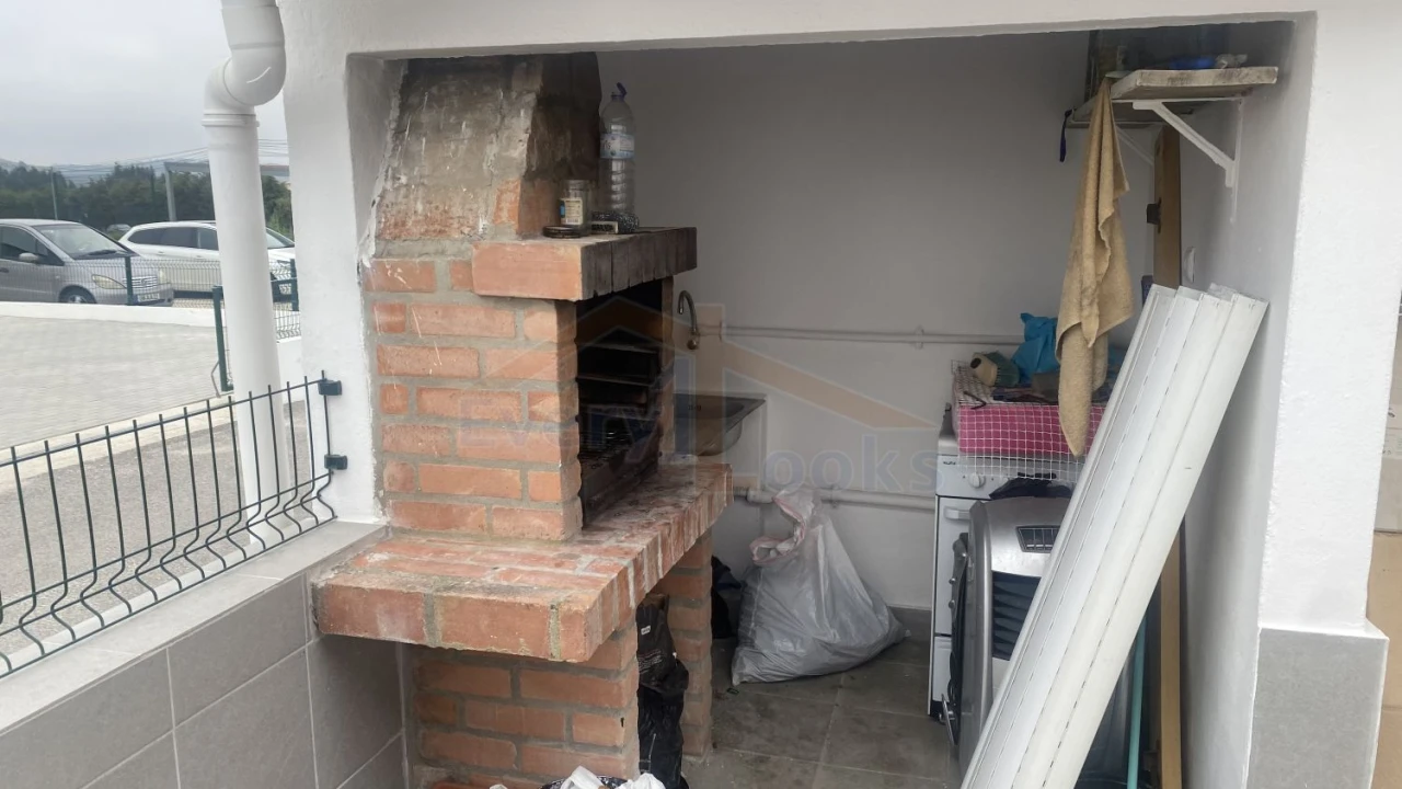 Moradia T1 para Venda em Santa Maria, São Pedro e Sobral da Lagoa Foto 4