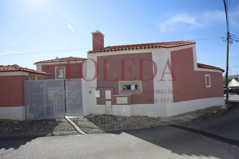 Moradia T2 para Venda em Almargem do Bispo, Pêro Pinheiro e Montelavar