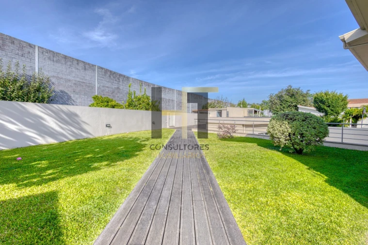 Moradia T4 para Venda em Cidade da Maia Foto 11