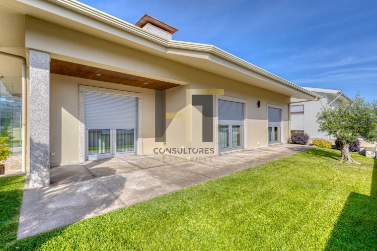 Moradia T4 para Venda em Cidade da Maia Foto 10