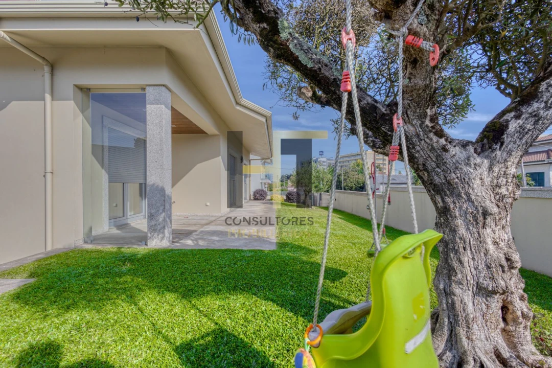 Moradia T4 para Venda em Cidade da Maia Foto 9