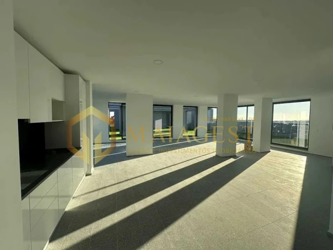 Apartamento T4 para Arrendamento em Moreira Foto 9