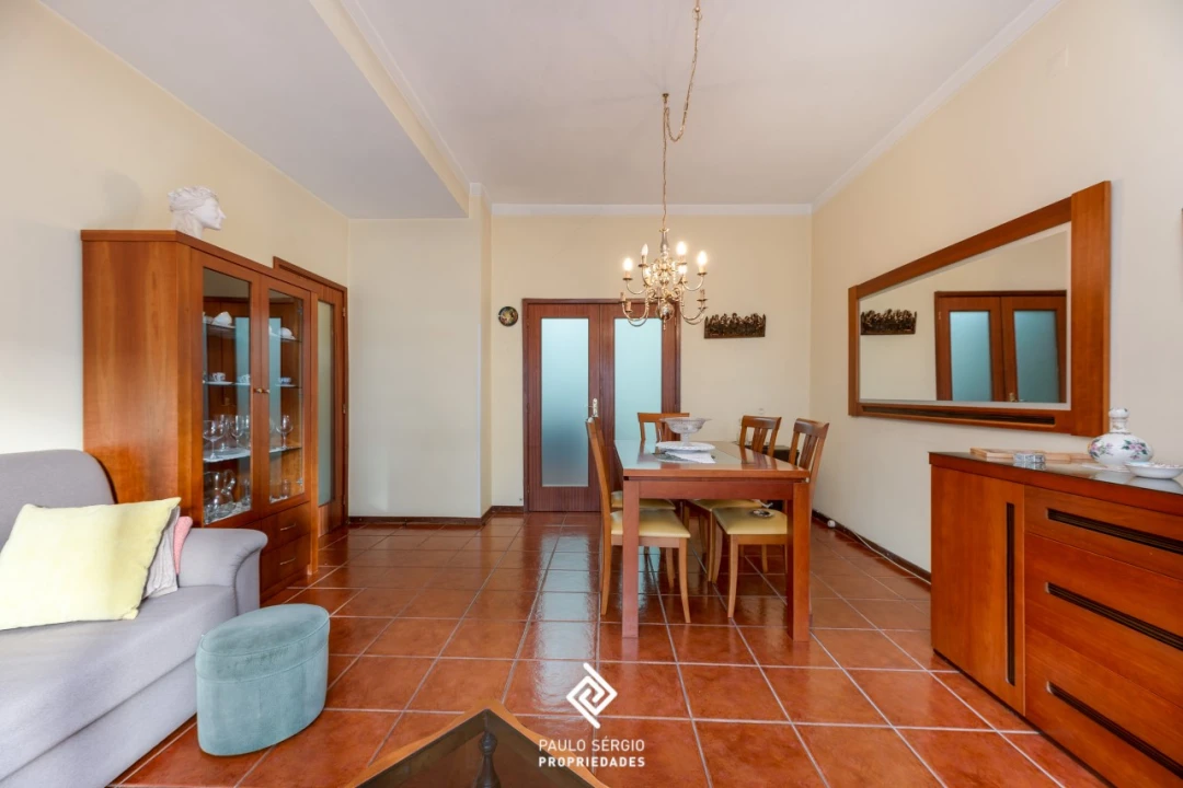 Apartamento T4 para Venda em Santa Marinha e São Pedro da Afurada Foto 1