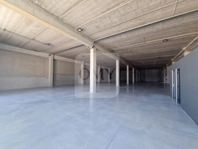 Loja para Arrendamento em Constantim e Vale de Nogueiras Foto 5