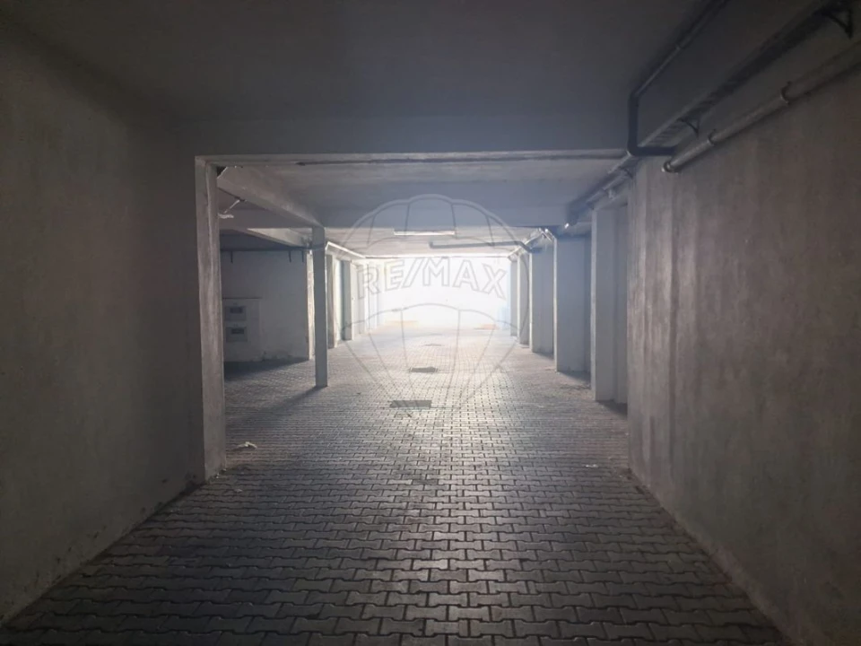 Garagem para Venda em Samouco Foto 2