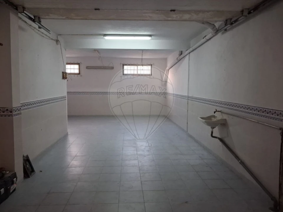 Garagem para Venda em Samouco Foto 1