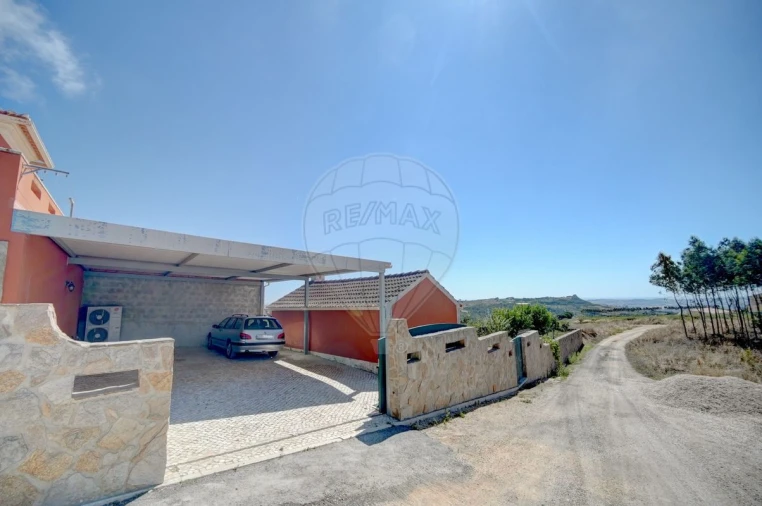 Moradia T2 para Venda em Santo Quintino Foto 7