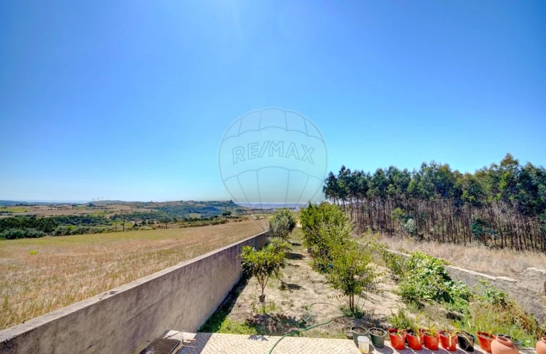 Moradia T2 para Venda em Santo Quintino Foto 16