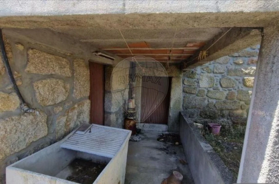 Moradia T3 para Venda em Girabolhos Foto 11