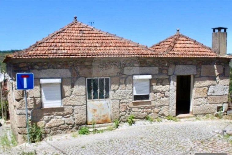 Moradia T3 para Venda em Girabolhos Foto 1