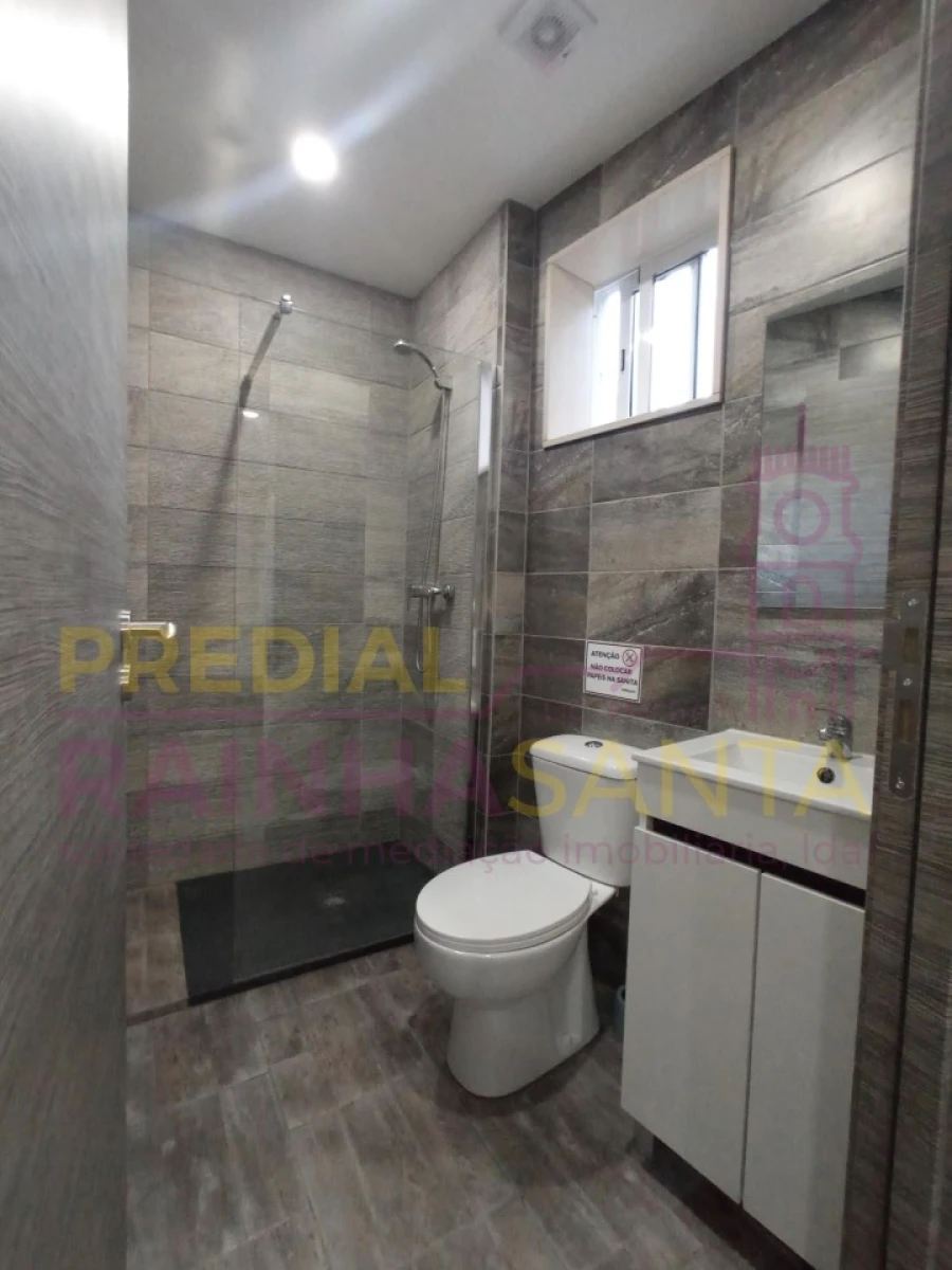 Quarto para Arrendamento em Santa Clara e Castelo Viegas Foto 11